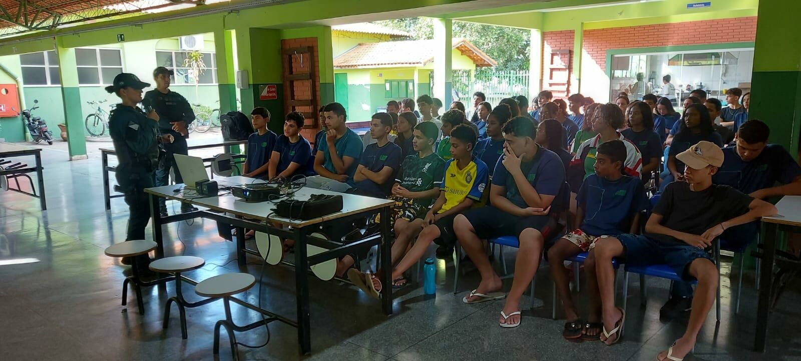 Imagem de compartilhamento para o artigo Polícia Militar promove palestra sobre violência doméstica em escola de Coxim da MS Todo dia